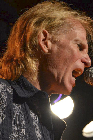 Mike Muller singing